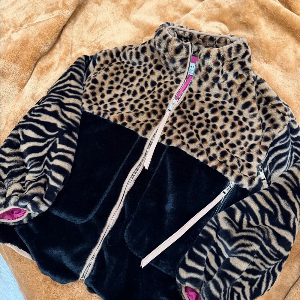 NWOT Nikki Jones Faux Fur Oversized Jacket - Picture 3 of 8